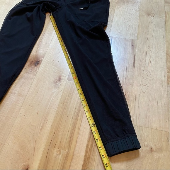 Lululemon Modern Netted Overlay Jogger in Black - Picture 11 of 16